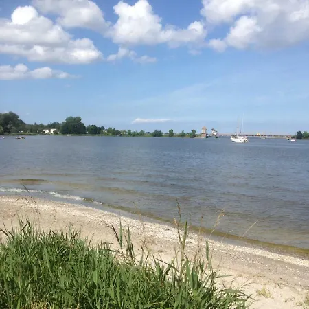 Zirkuswagen Nahe Ostsee Und Schlei